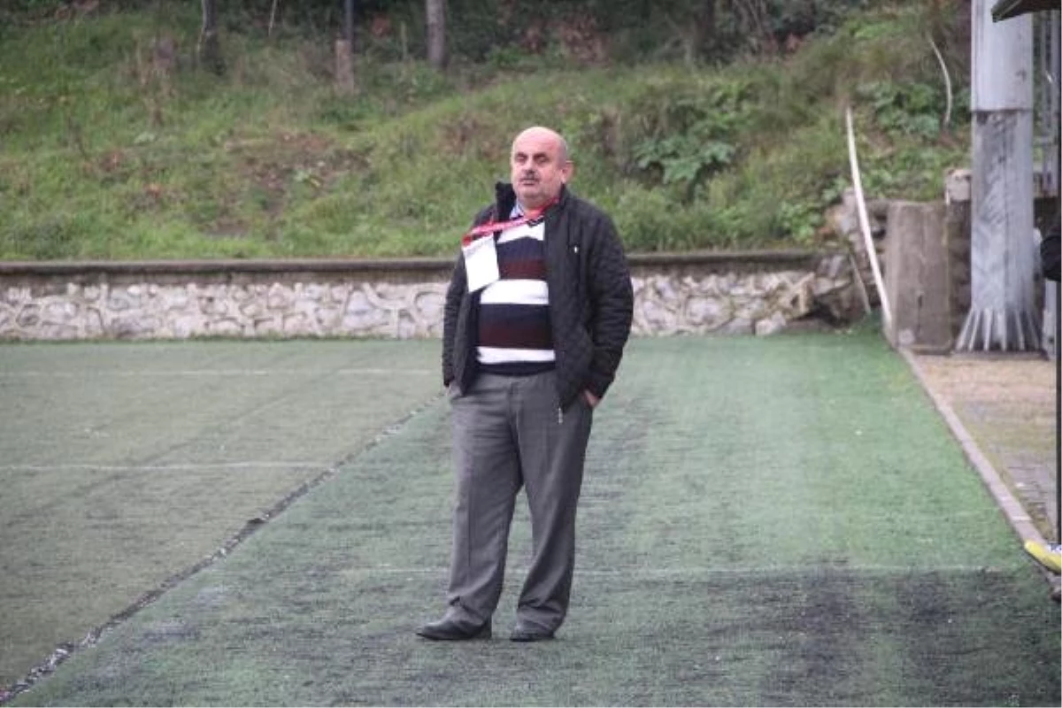 Yerde Yatan Rakibine Tekme Atan Futbolcusunun Lisansını Yaktı