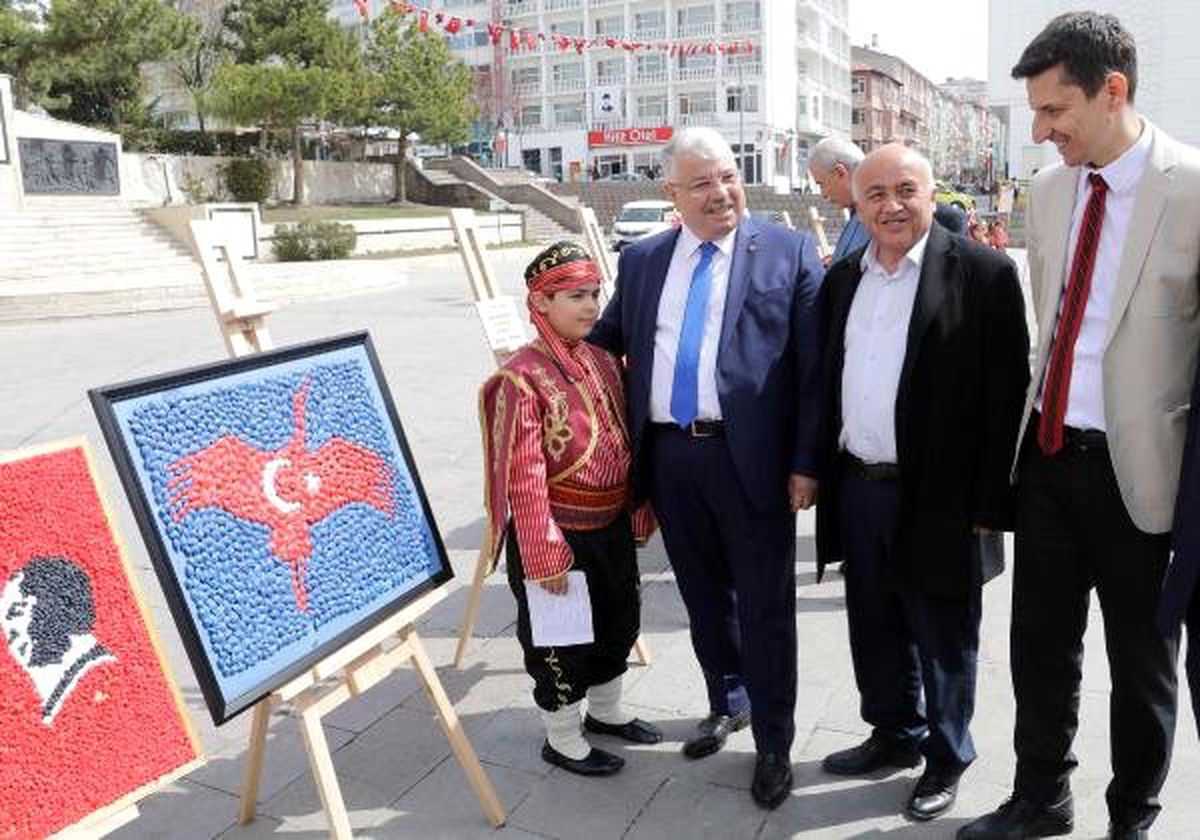 Yöresel Ürünlerle Ay Yıldız Figürlü Tablolar Yaptılar