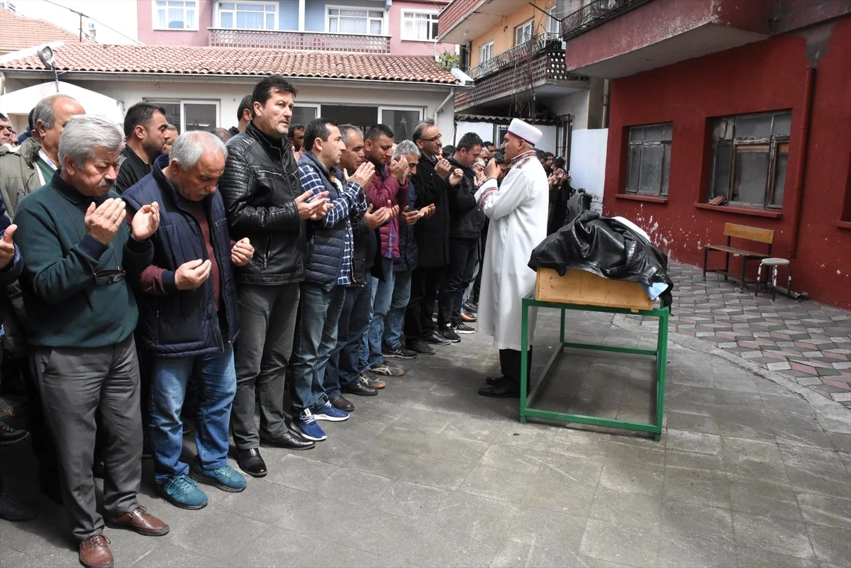 Zonguldak\'ta Kil Yığını Altında Kalan İşçinin Ölümü