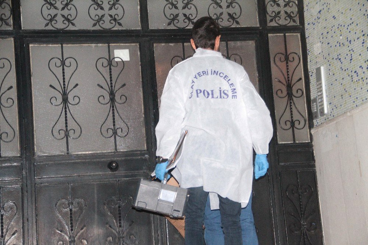 18 Yaşındaki Kız, Babasının Tabancası ile Kendini Vurdu