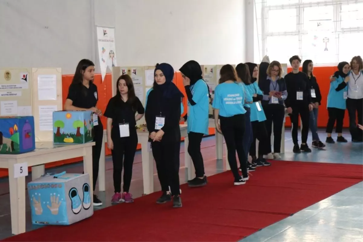 Adapazarı Mesleki ve Teknik Anadolu Lisesi\'nde Bilim Fuarı Açıldı