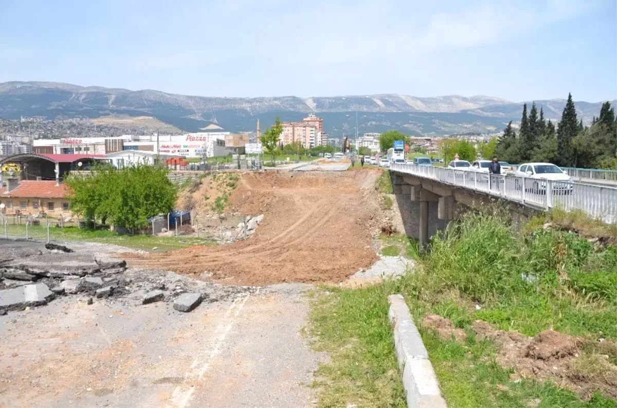 Adnan Menderes\'in Açtığı "İstasyon Köprüsü" Yenileniyor