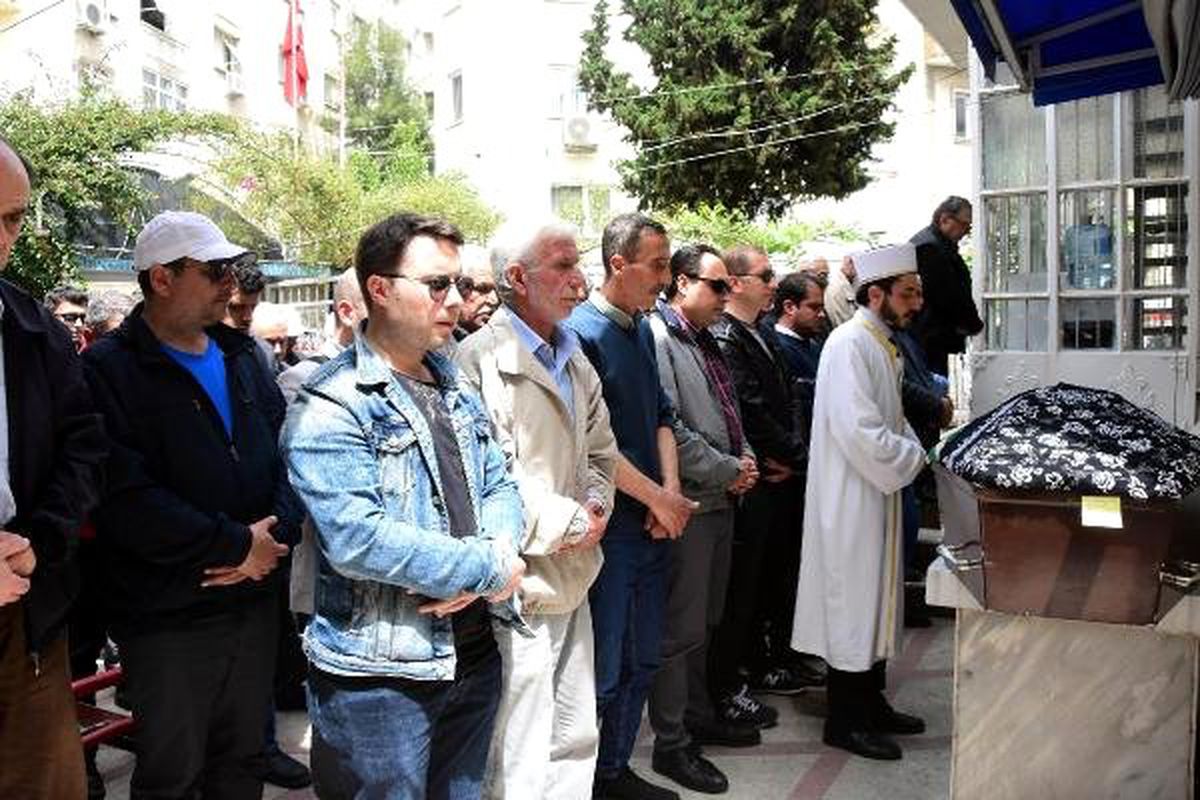 Başka Bir Erkekle Mesajlaştığını Sandığı Eşini Öldürdü (2)