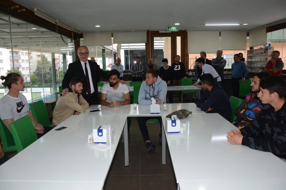 Başkan Ergün\'den Manisa Bbsk\'li Futbolculara Moral Ziyareti