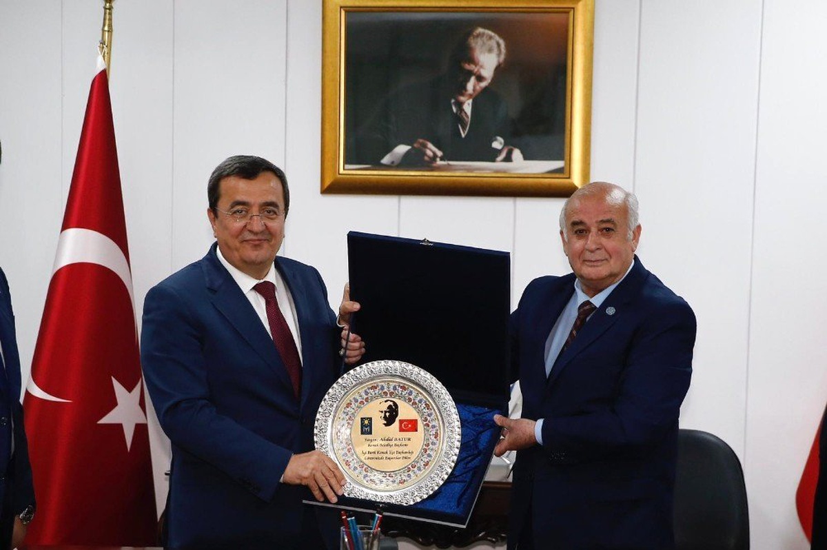 Batur\'a İyi Parti Konak\'tan Tebrik Ziyareti