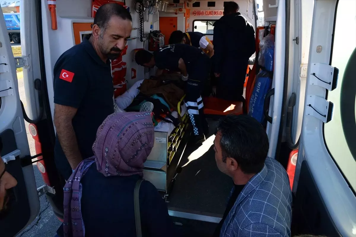 Bitlis\'te Yolcu Otobüsü ile Tır Çarpıştı: 34 Yaralı