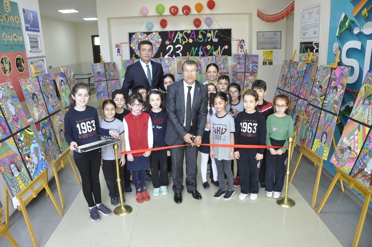 Çizgilerimle Ben Adlı Resim Sergisi Gkv\'de İlgi Görüyor