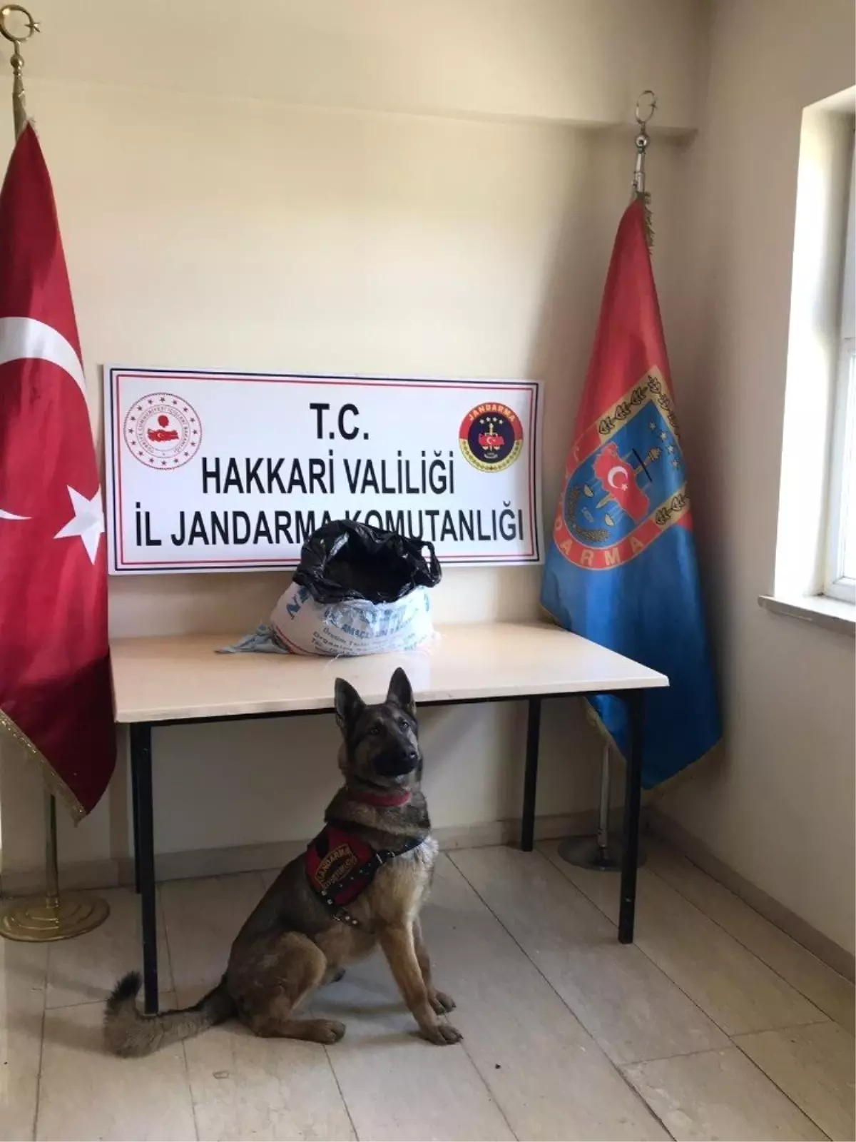 Ev Aramasında 17 Kilo 870 Gram Esrar Ele Geçirildi