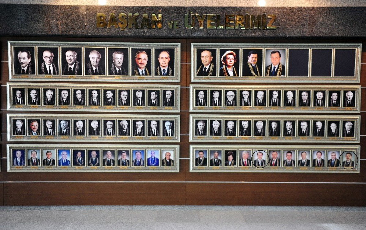 Fetö\'cü Aym Üyelerinin Fotoğrafının Aile Albümünde Yer Alması Dikkat Çekti