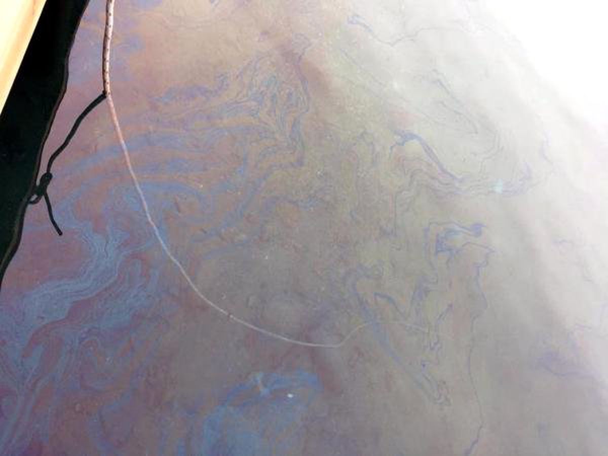 Fransa Bayraklı Yata Denizi Kirletmekten Para Cezası
