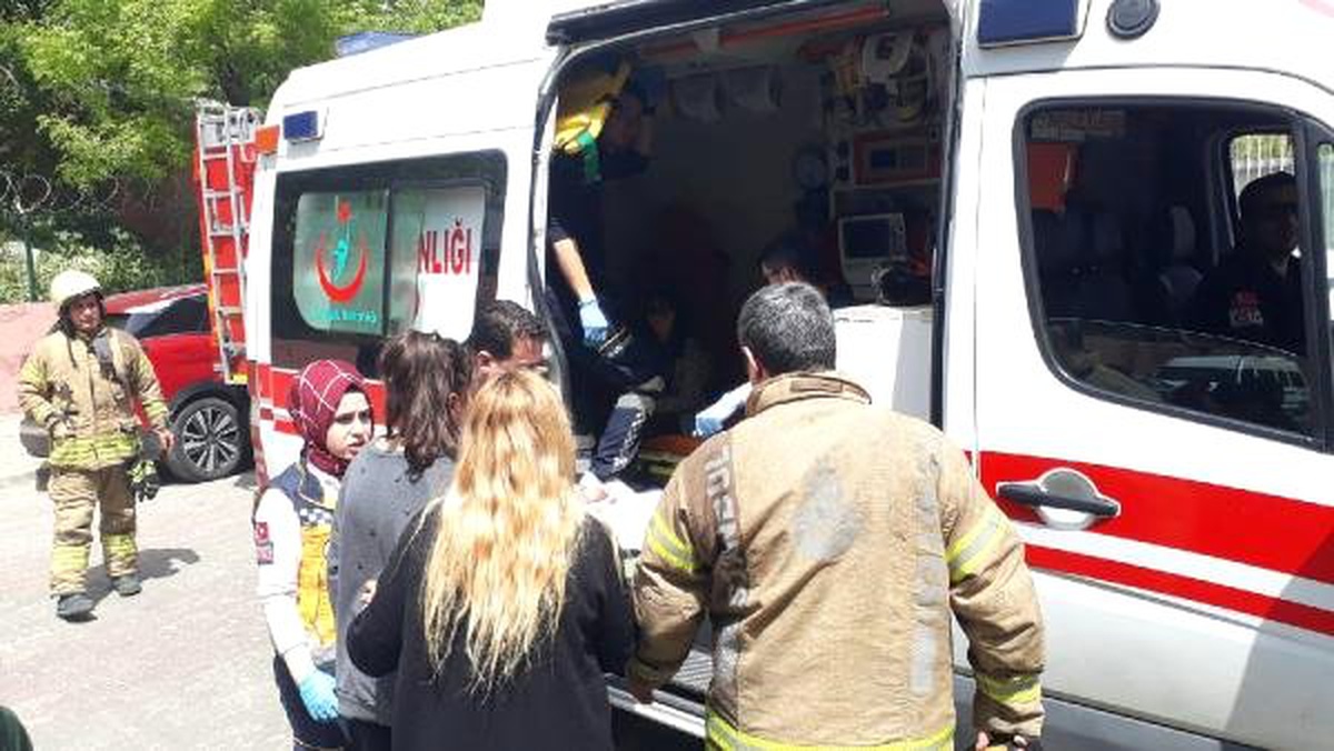 Güngören\'de Okulda Deney Sırasında Patlama (2)