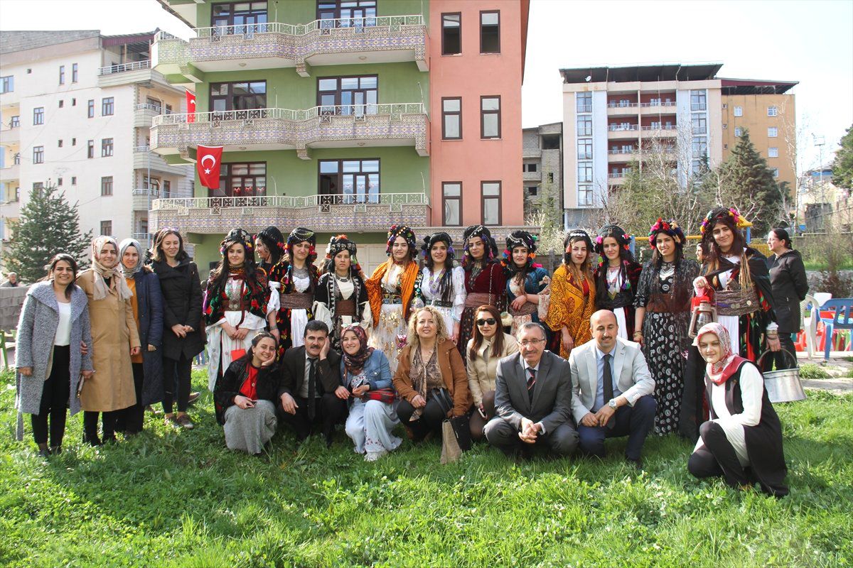 Hakkari\'de Yöresel Kıyafetler Tanıtıldı