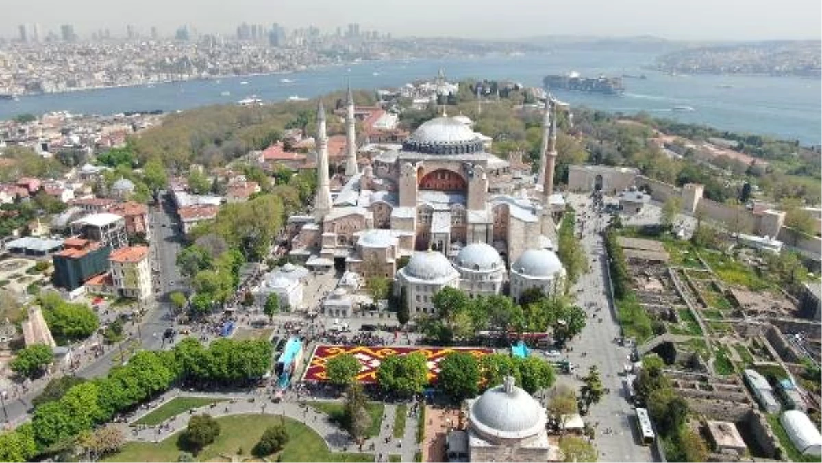 Havadan Fotoğraflarla) Sultanahmet\'e 1460 Metrekarelik Lale Halı