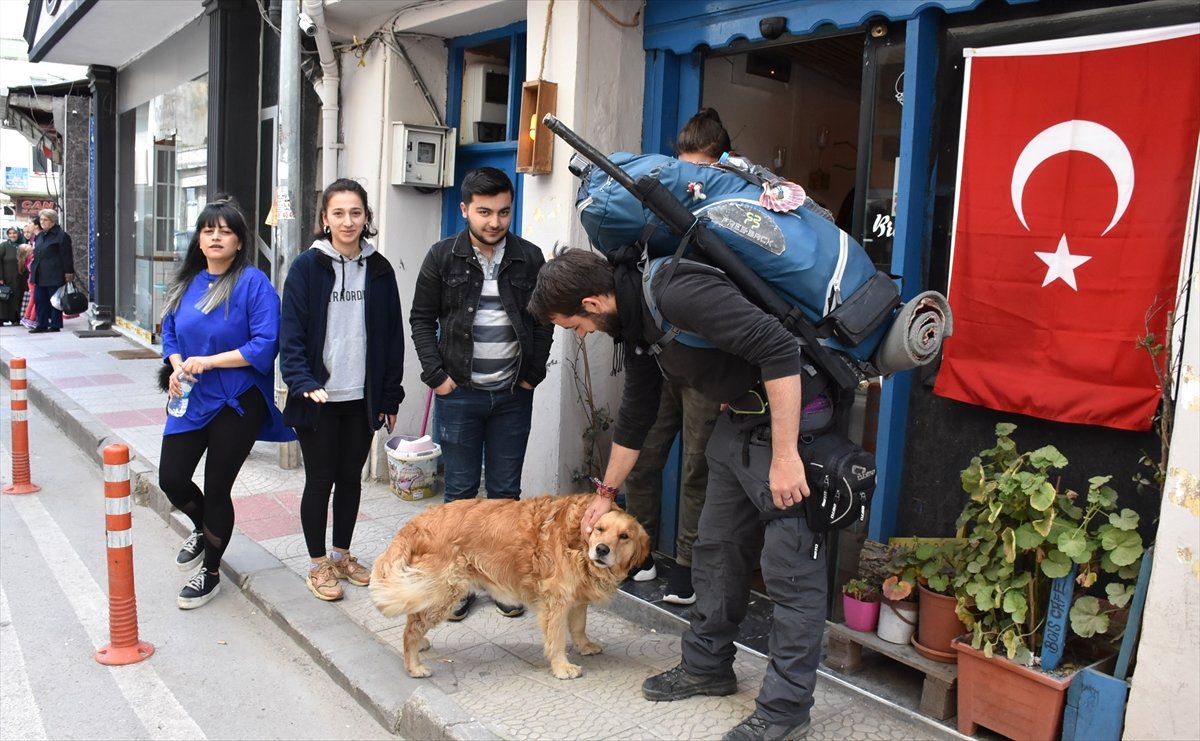İtalya\'dan Yürüyerek Çin\'e Gidiyor