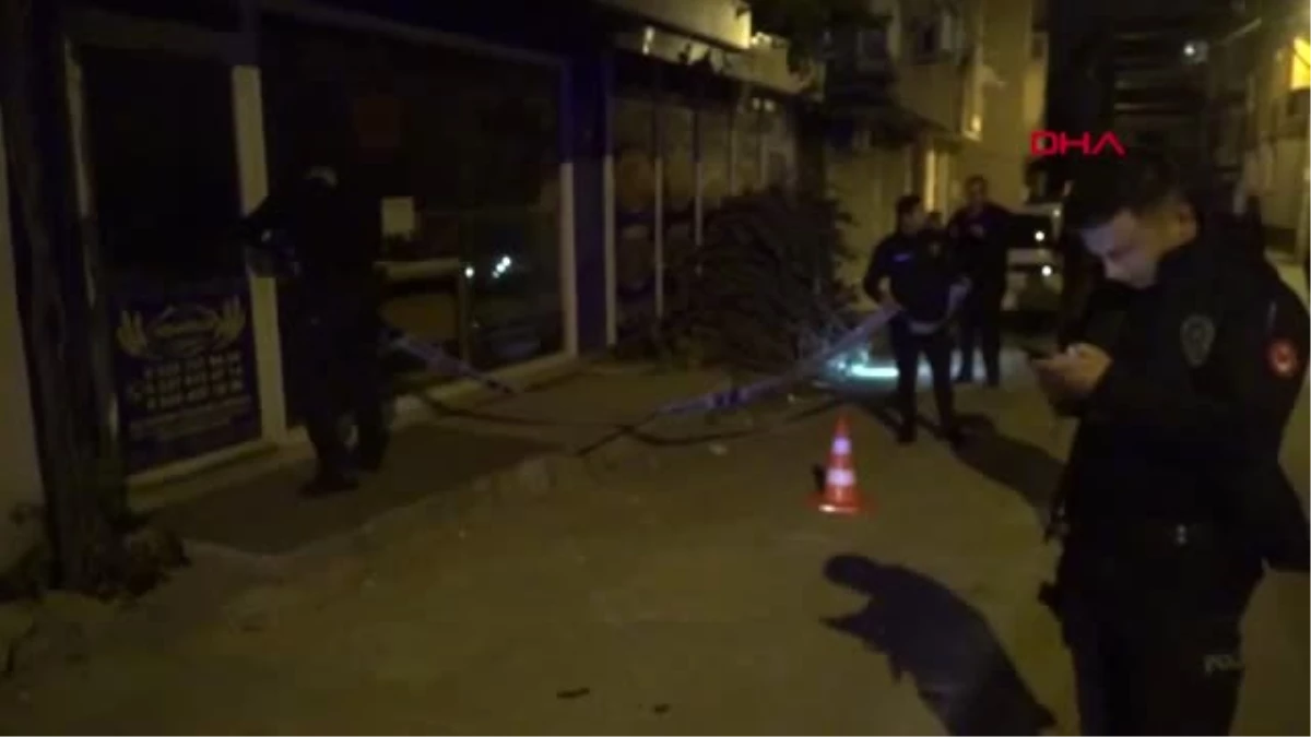 İzmir\'de, Sokak Ortasında Silahlı Saldırıya Uğrayan Kişi Öldü