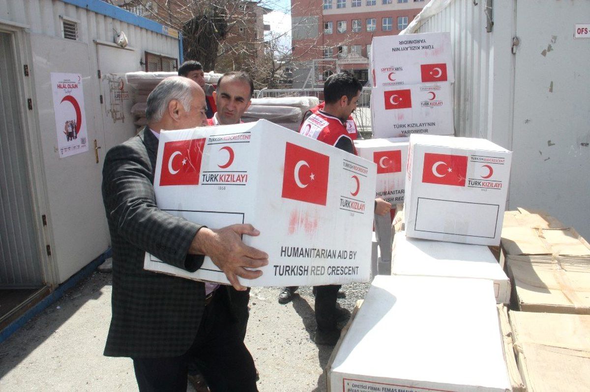 Kızılay\'dan Afetzedelere Yardım Malzemesi