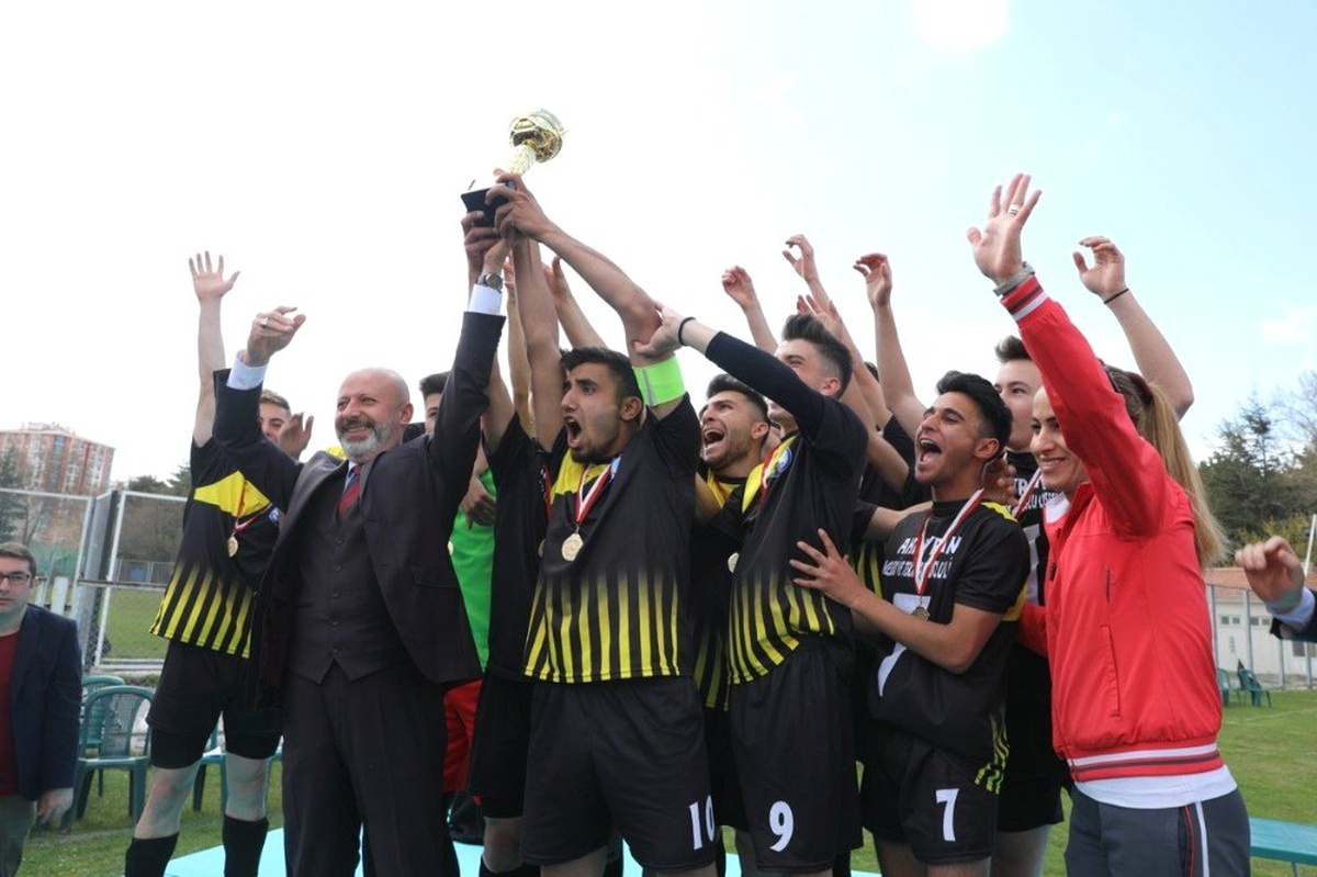 Kocasinan\'da Liseler Arası Futbol Turnuvasında Birlik ve Beraberlik Vurgusu
