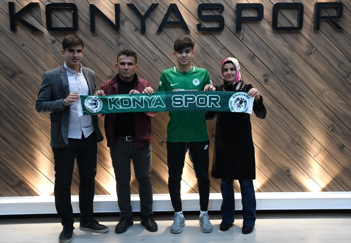 Konyaspor\'dan Genç Futbolcusuna Profesyonel Sözleşme