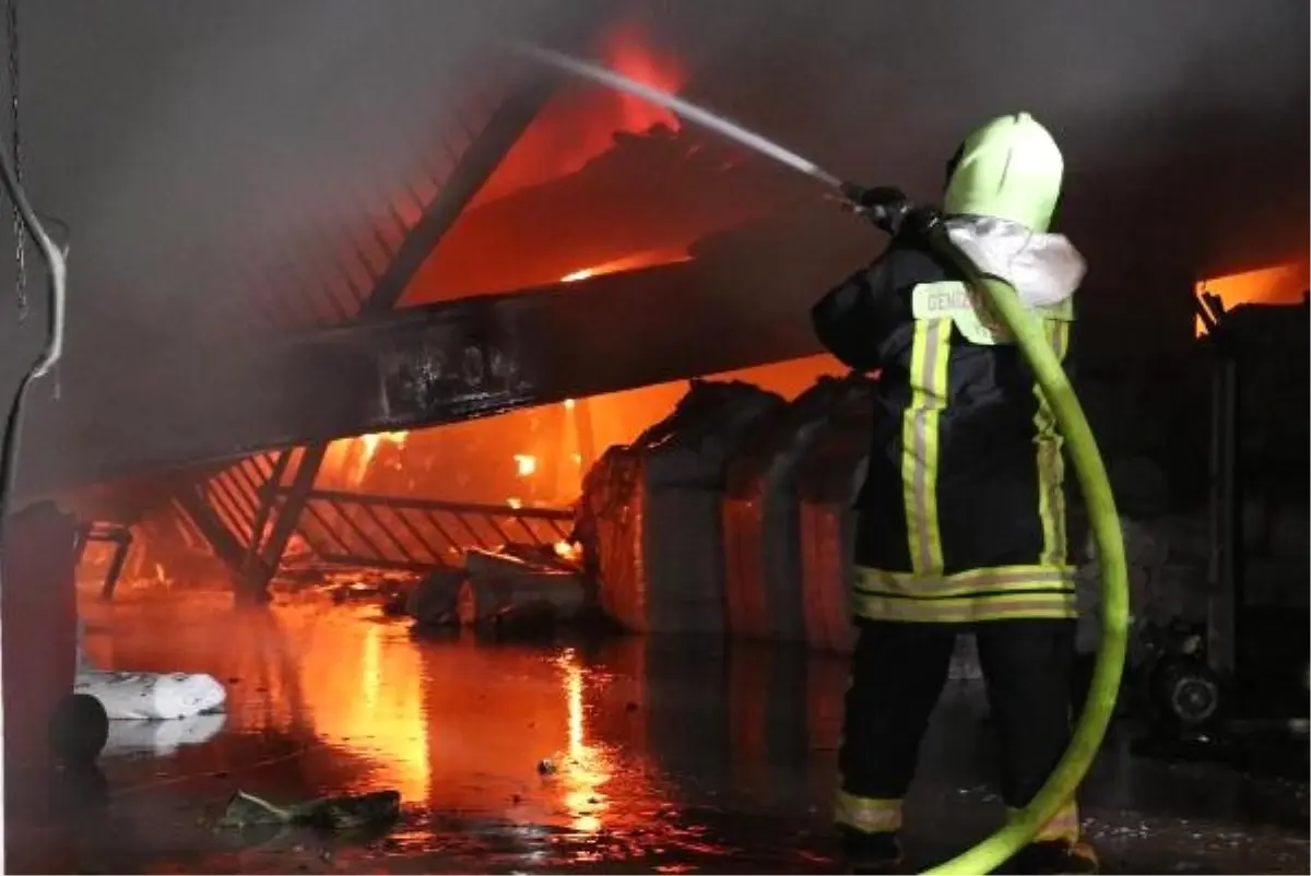 Kumaş Katlama Fabrikası, Alevlere Teslim Oldu