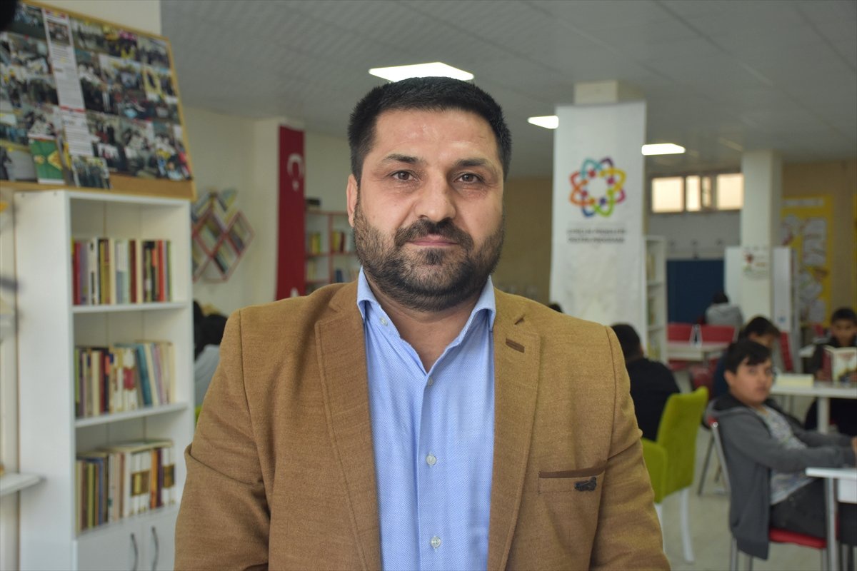 Öğrenciler Kitap Kafede Geleceğe Hazırlanıyor