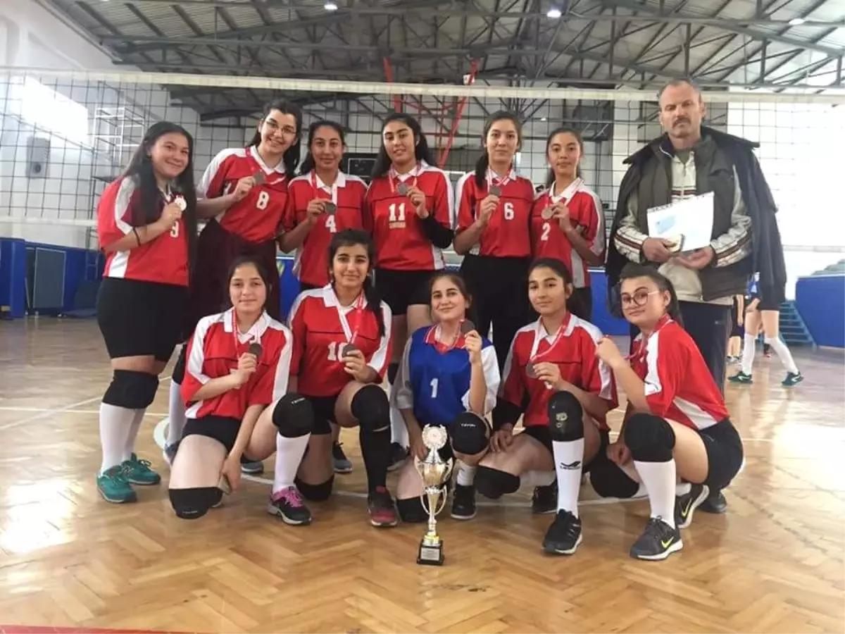 Okullar Arası Voleybol Genç (B) İl Birinciliği Müsabakaları Tamamlandı