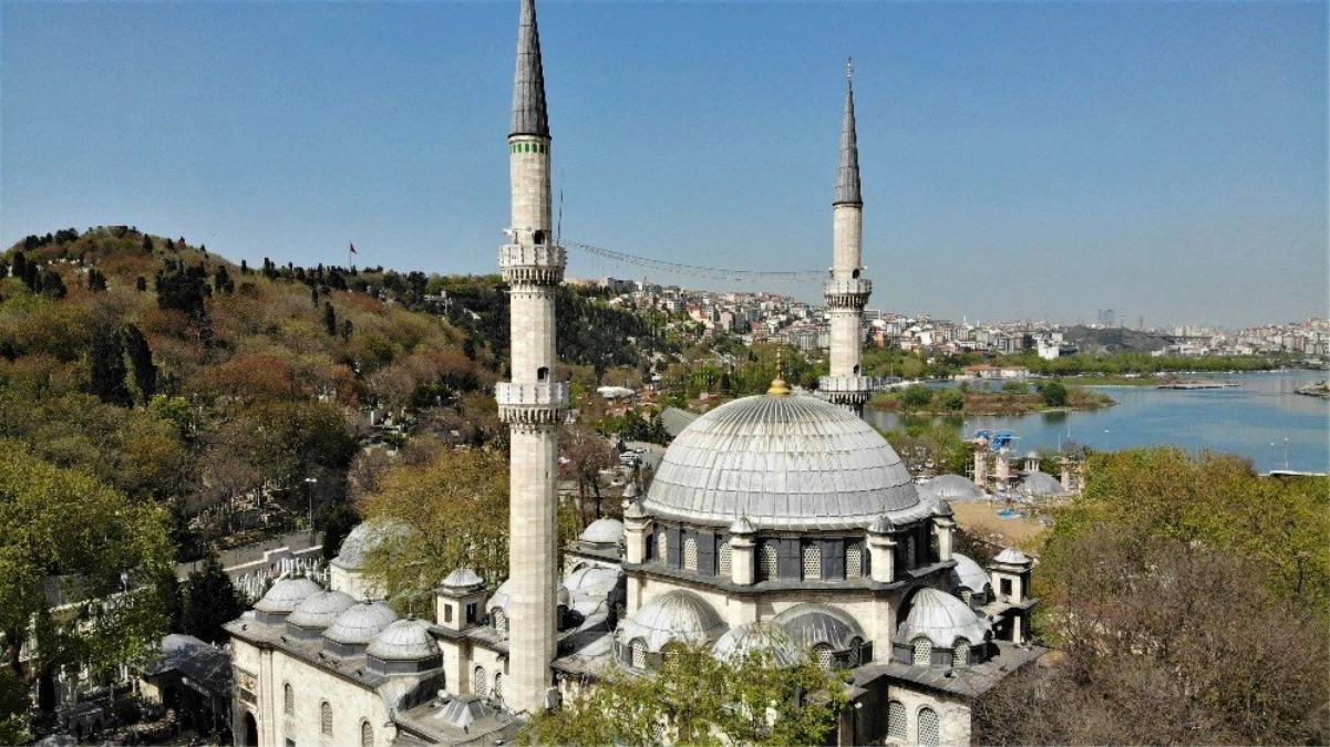 Osmanlı Mirası Mahyalar Ramazan\'a Hazır