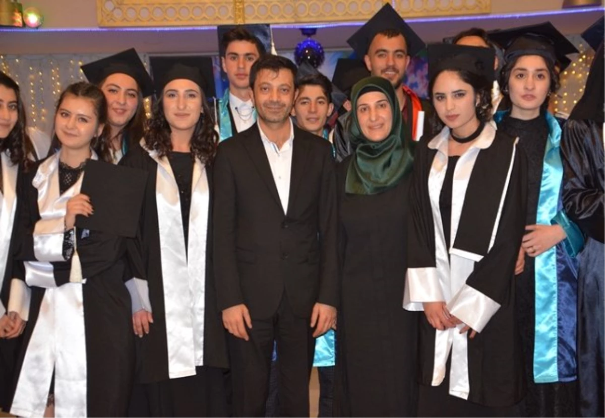 Patnos Belediyesi Eş Başkanları Mezuniyet Törenine Katıldı