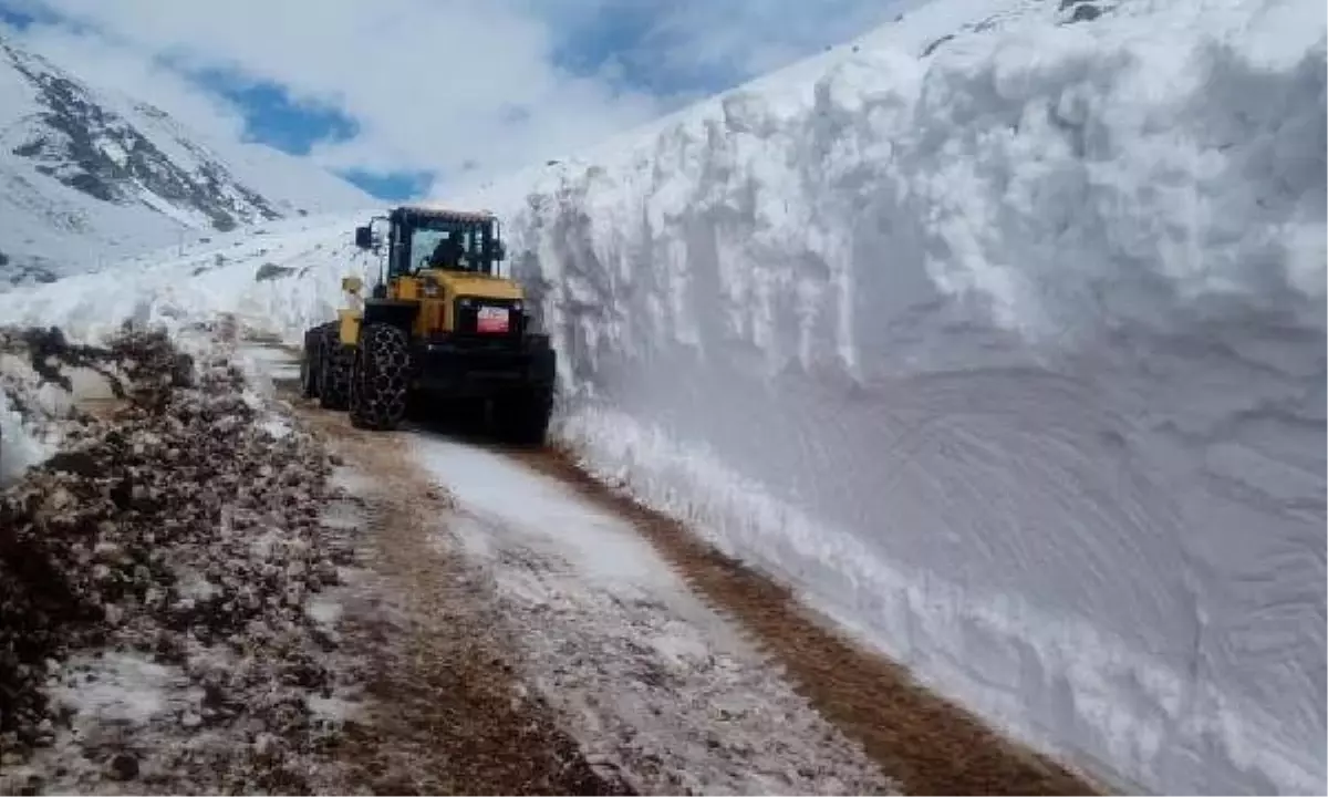 Rize\'de Kardan Kapalı Yayla Yolları Açılıyor