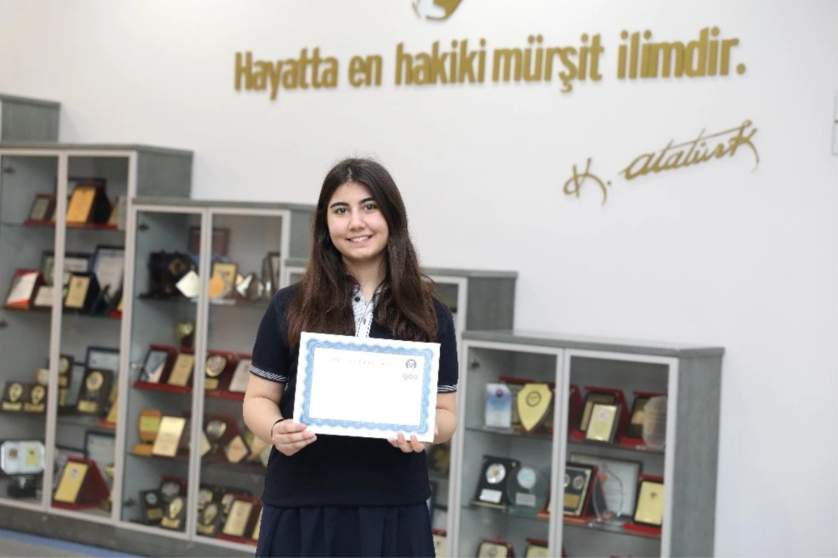Sanko Okulları Öğrencisi Azra Akkuş\'a Büyük Ödül