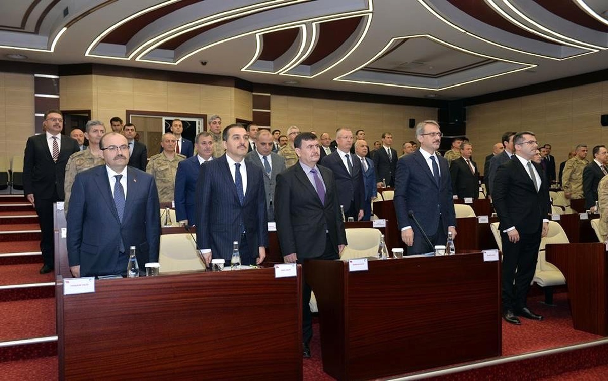 Vali Arslantaş, Erzurum\'da Düzenlenen "Düzensiz Göçle Mücadele" Toplantısına Katıldı