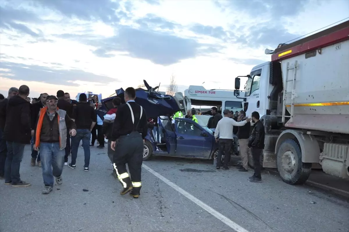 Yozgat\'ta Trafik Kazası: 3 Ölü, 8 Yaralı