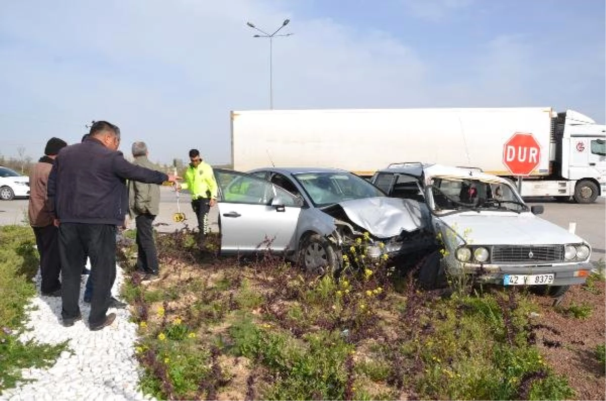 2 Otomobil Kavşakta Çarpıştı: 6 Yaralı