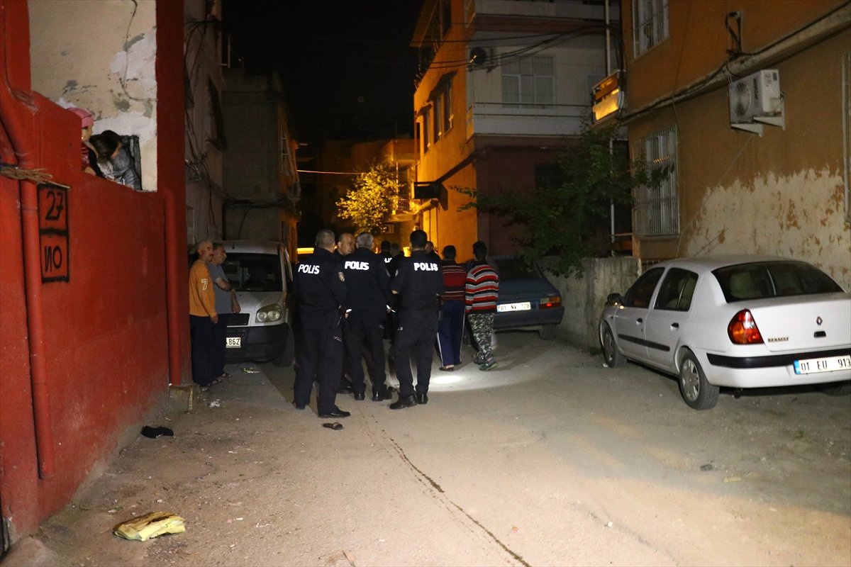 Adana\'da Mahalle Bekçileri, İki Şüpheliyi Kovalamaca Sonucu Yakaladı