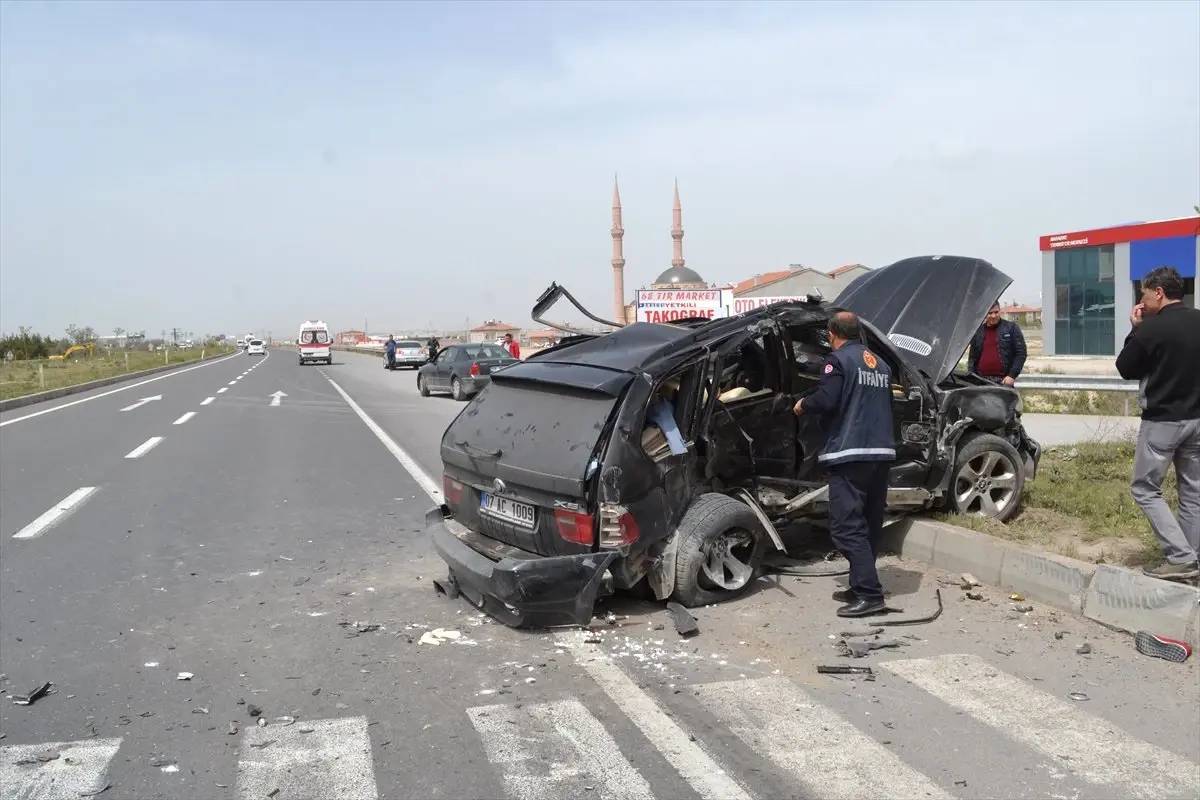 Aksaray\'da Trafik Kazası: 2 Yaralı