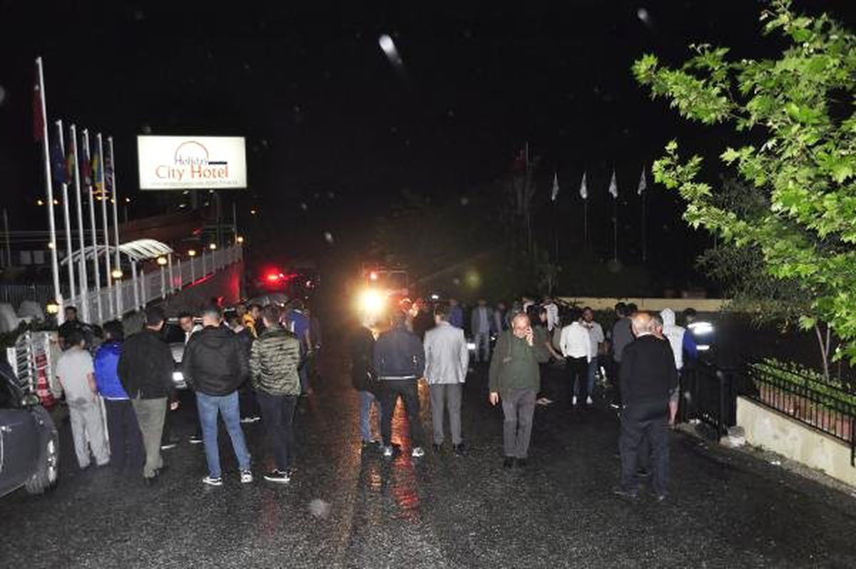 Antalya\'da Otelde Çıkan Yangın Panik Yarattı