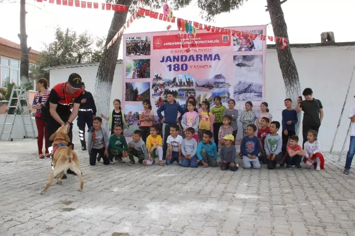 Aydın Jandarması Çocukları Sevindirdi