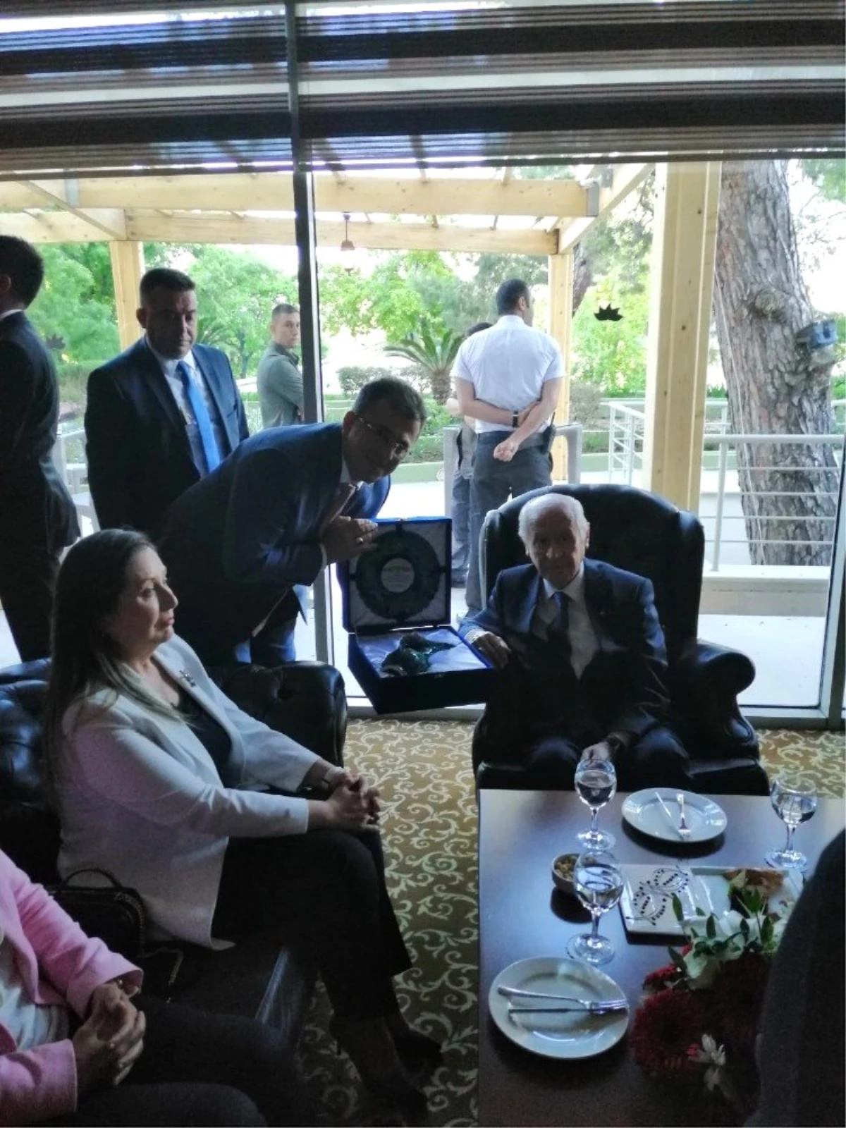 Başkan Çatal, "Devlet Bahçeli\'ye Şehrül Eminlik Anahtarını Teslim Etti"