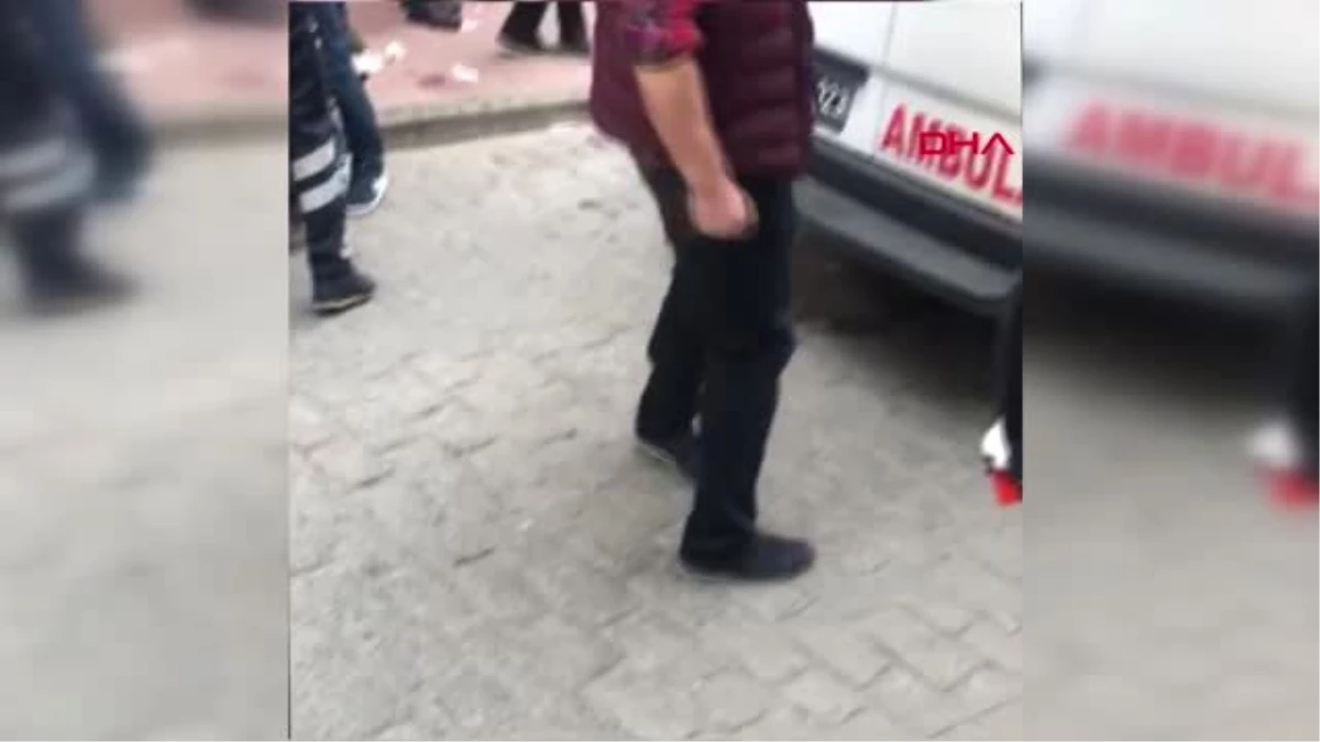 Beyoğlu\'nda Kavga: 3\'ü Öğrenci 4 Kişi Bıçaklandı