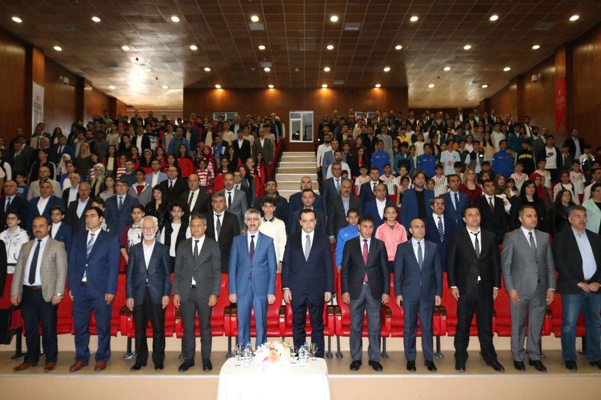Diyarbakır\'da Fuat Sezgin Gençlik Vizyonu Etkinliği