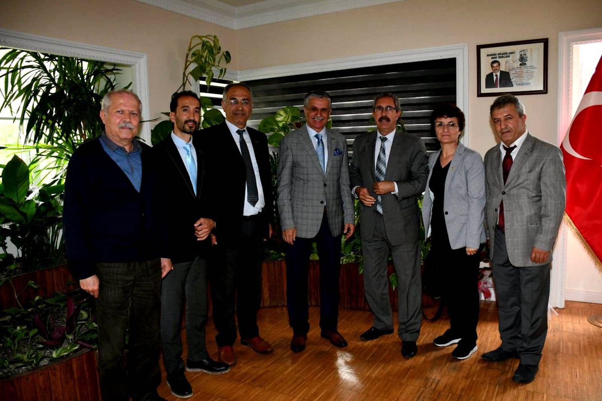 Eğitimcilerden Topaloğlu\'na Tebrik Ziyareti