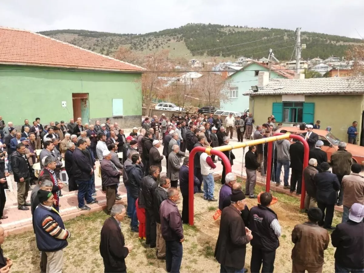 Hüyük\'te Çiftçiler Yağmur Duasına Çıktı