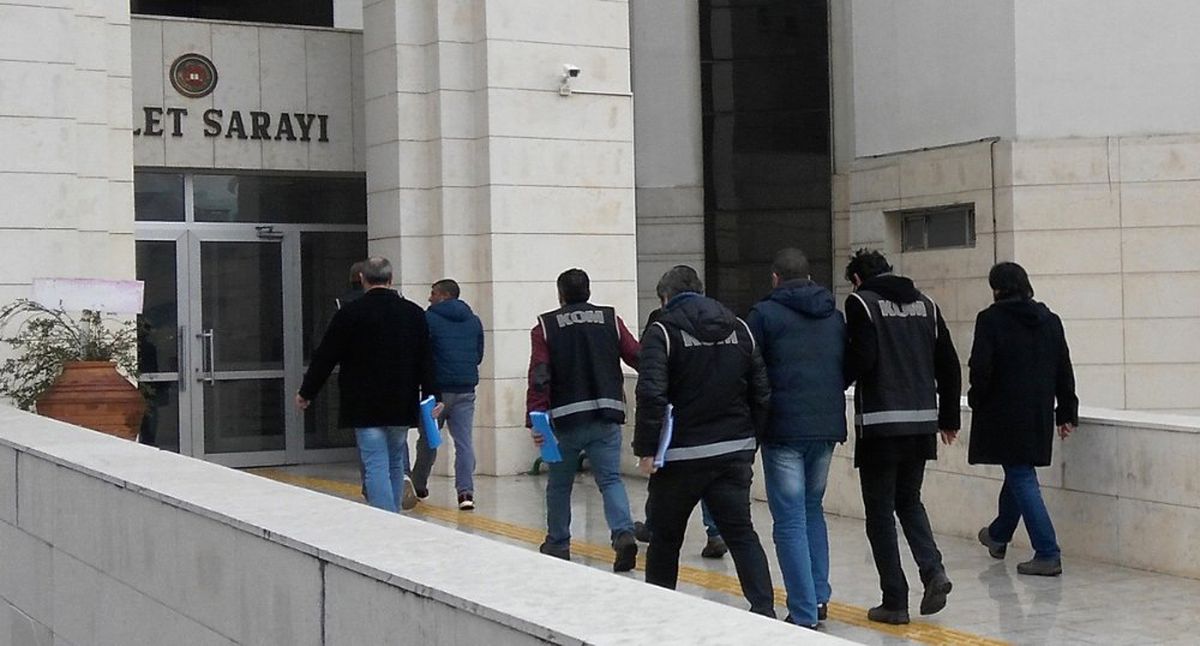 İstanbul\'da Organize Suç Örgütü Operasyonu: 20 Gözaltı