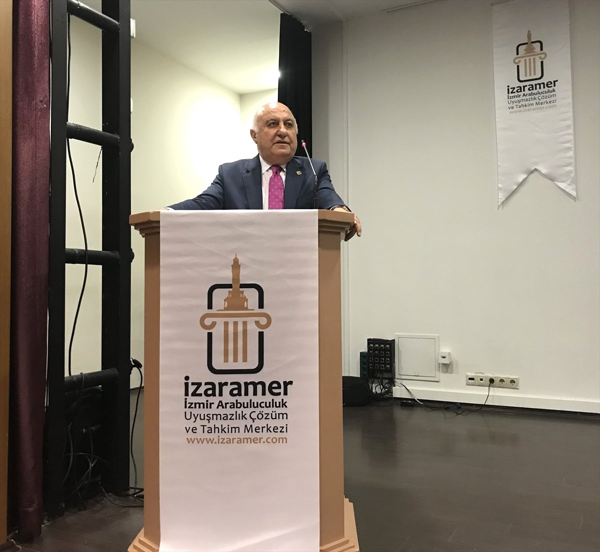 İzmir\'de "Ticari Uyuşmazlıklarda Arabuluculuk" Semineri