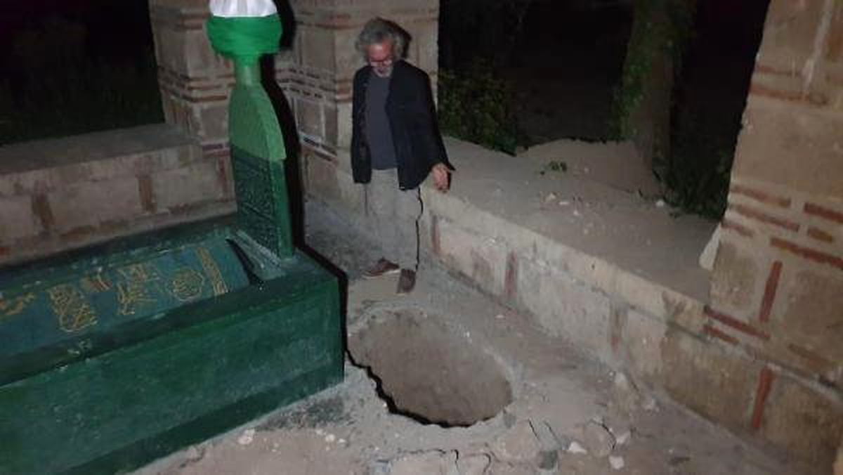 İznik\'te 600 Yıllık Türbede \'Kaçak\' Kazı