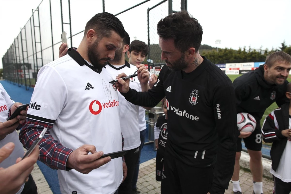 Karakartallılar" Beşiktaş\'ın Antrenmanını İzledi
