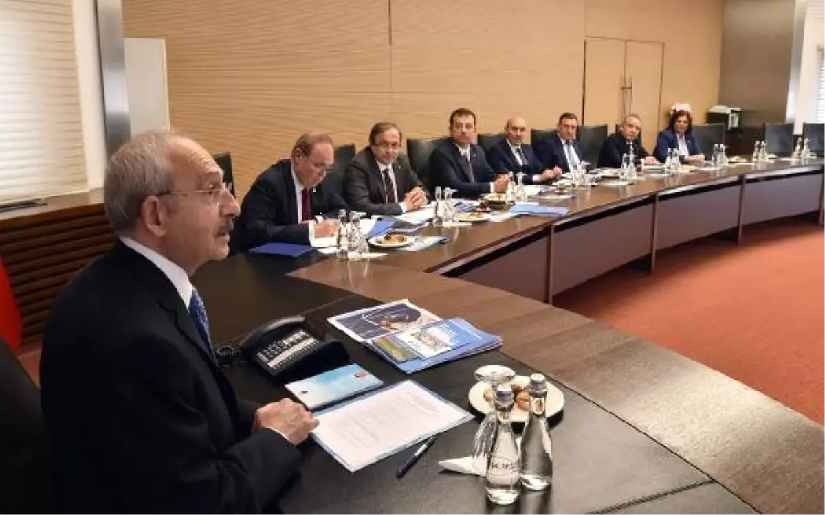 Kılıçdaroğlu, CHP\'li 11 Büyükşehir Belediye Başkanı ile Görüştü