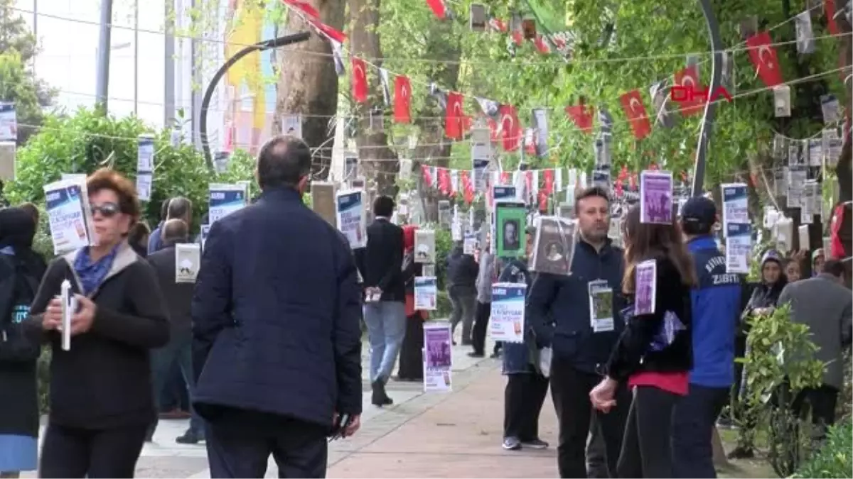 Kocaeli İzmit\'te Ağaçlardan Kitap Topladılar