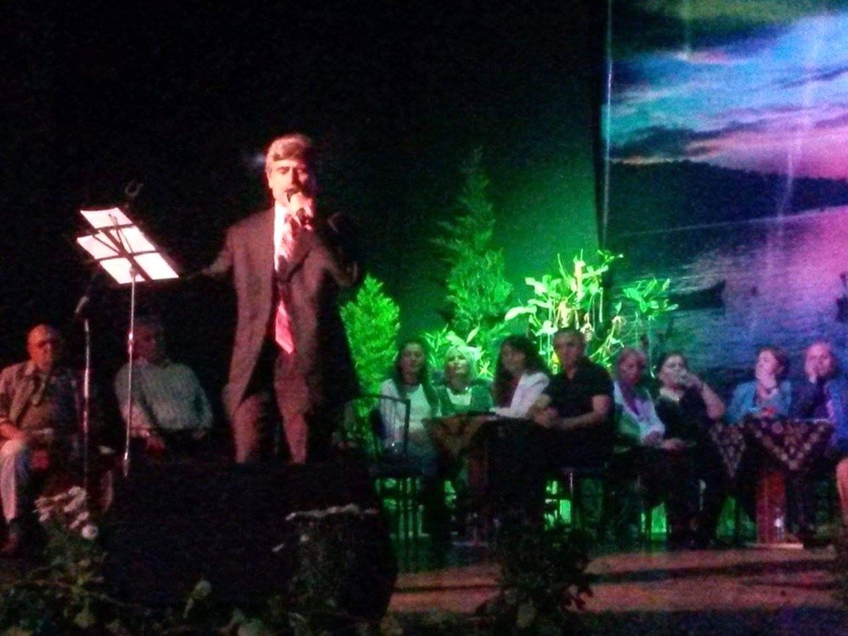 Köy Köy Gezerek Öğrendiği Manileri Notalara Döktü
