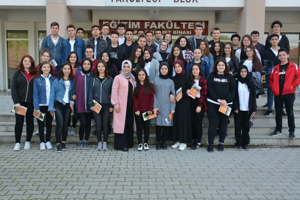Liseli Öğrenciler Düzce Üniversitesi\'ni Gezdi