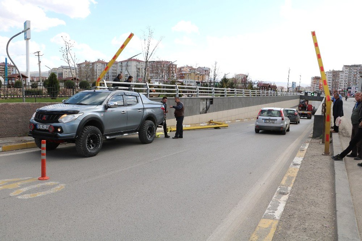 O Vurdu Kaçtı, Yolu Açmak Vatandaşlara Düştü